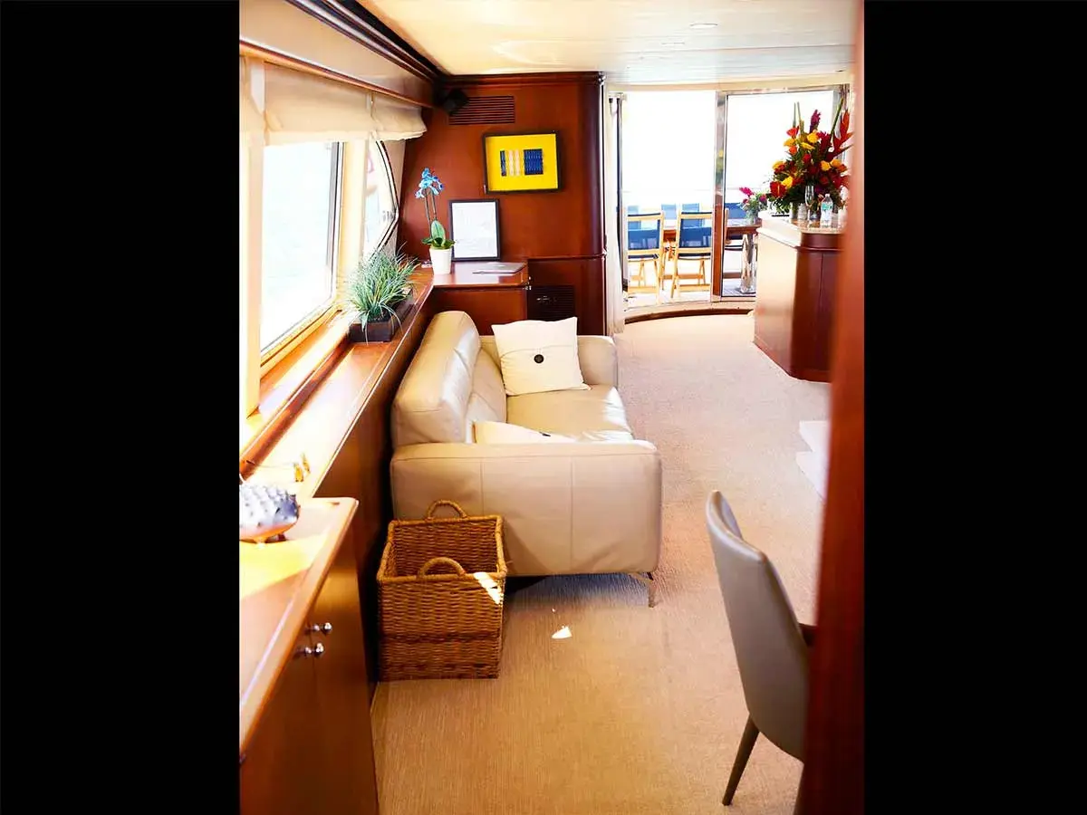 100' Azimut photo 11