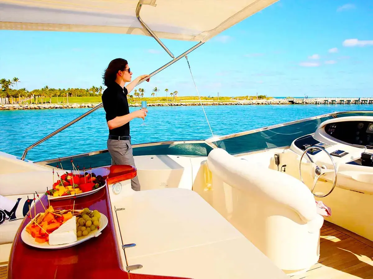 100' Azimut photo 28