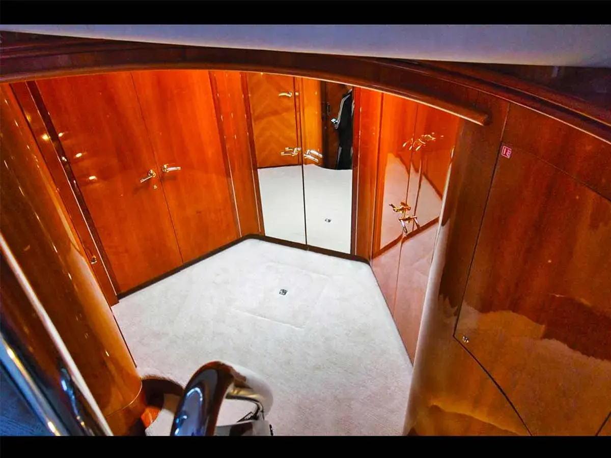 105' Sunseeker photo 28