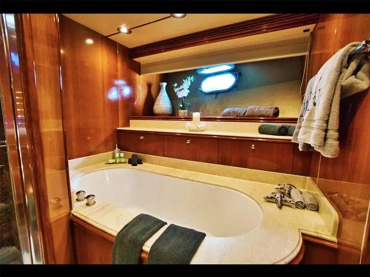 105' Sunseeker photo 29