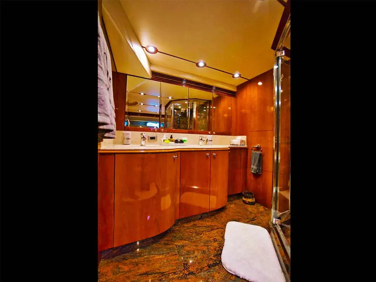 105' Sunseeker photo 31