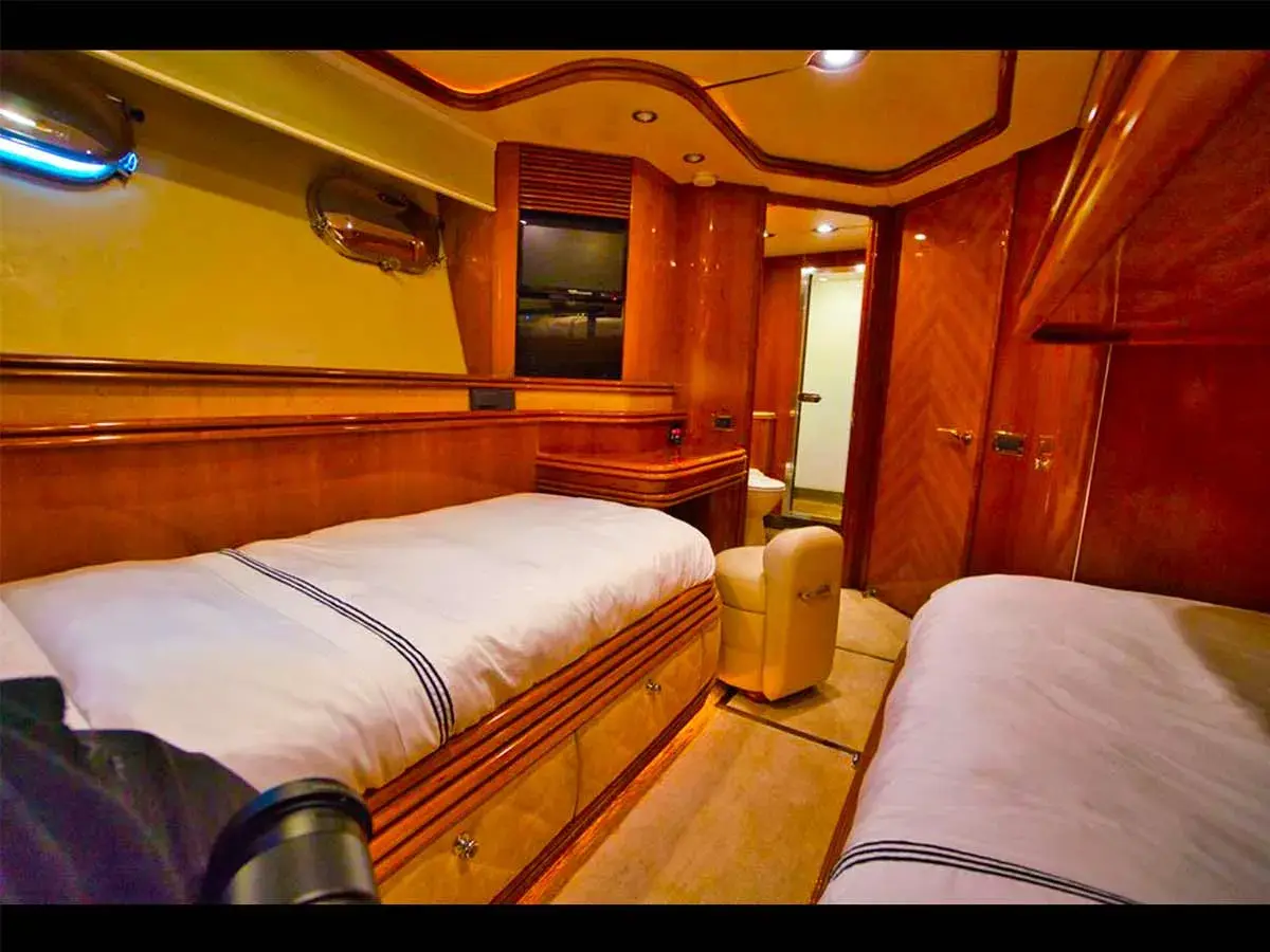 105' Sunseeker photo 35