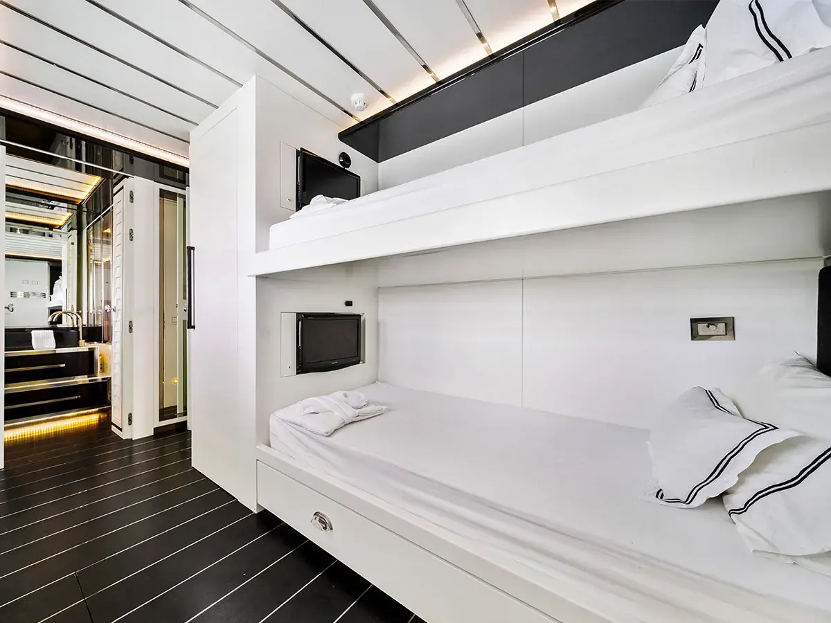 120' Tecnomar photo 12