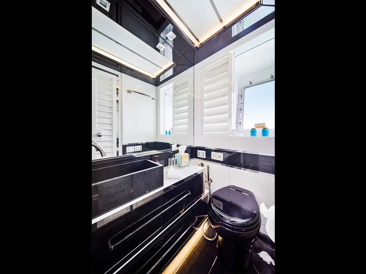 120' Tecnomar photo 20