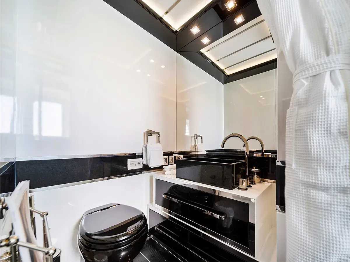 120' Tecnomar photo 23