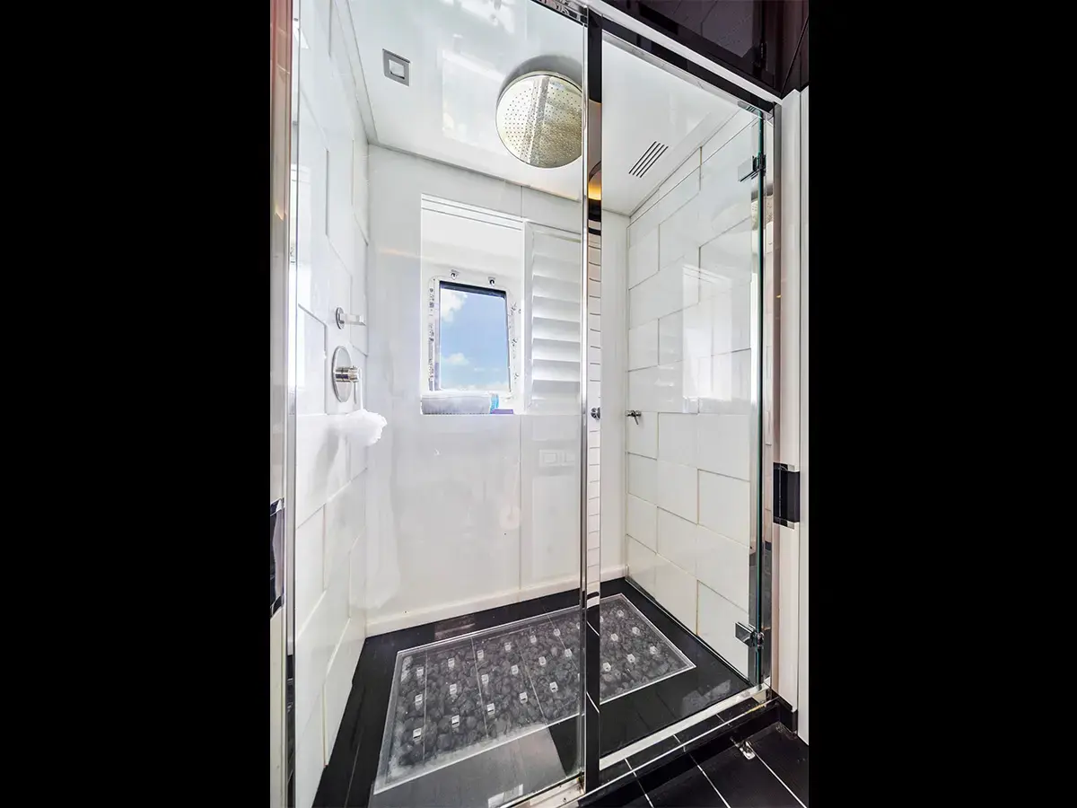 120' Tecnomar photo 24