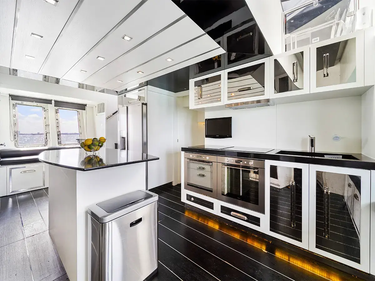 120' Tecnomar photo 28