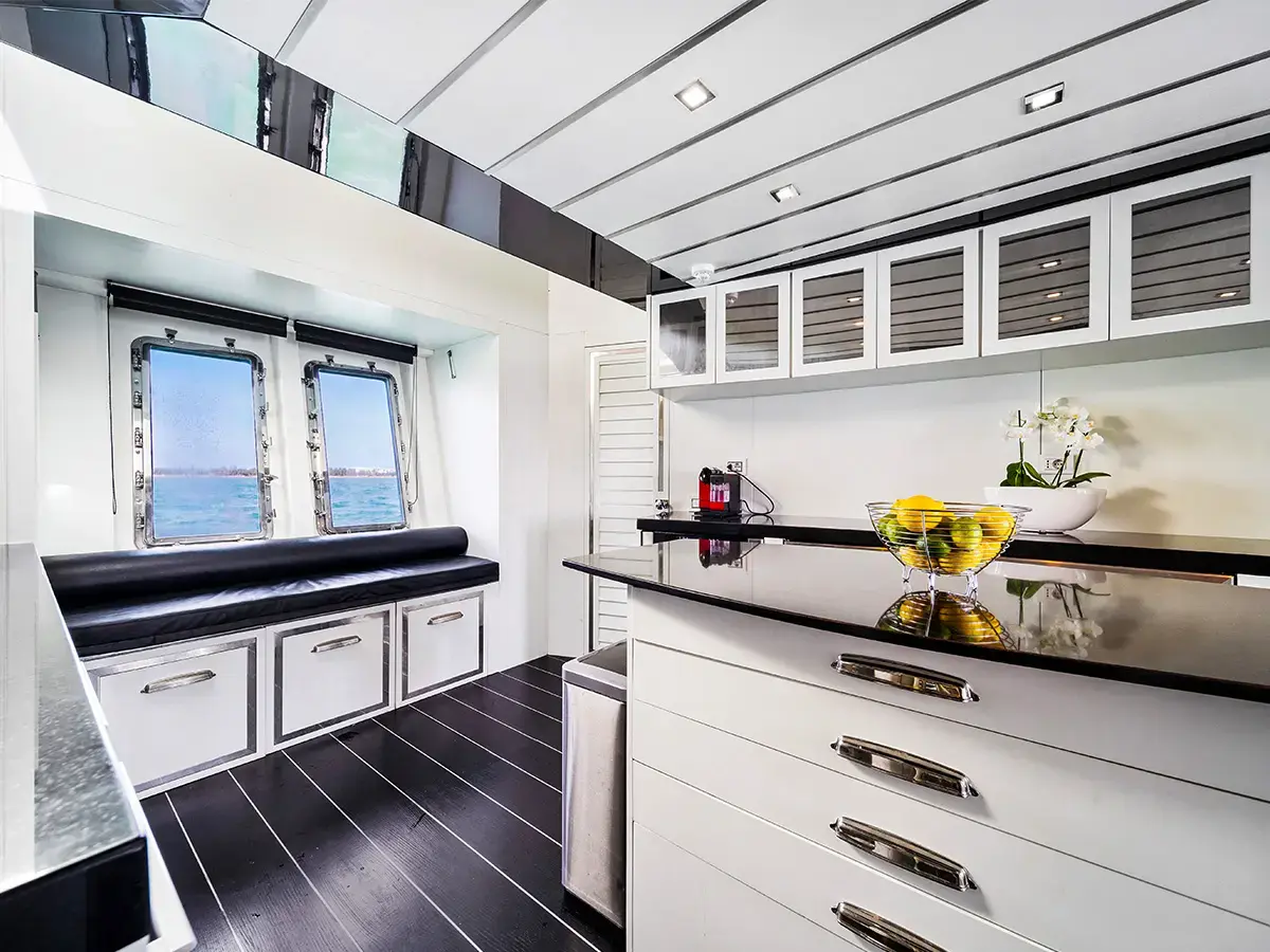 120' Tecnomar photo 29