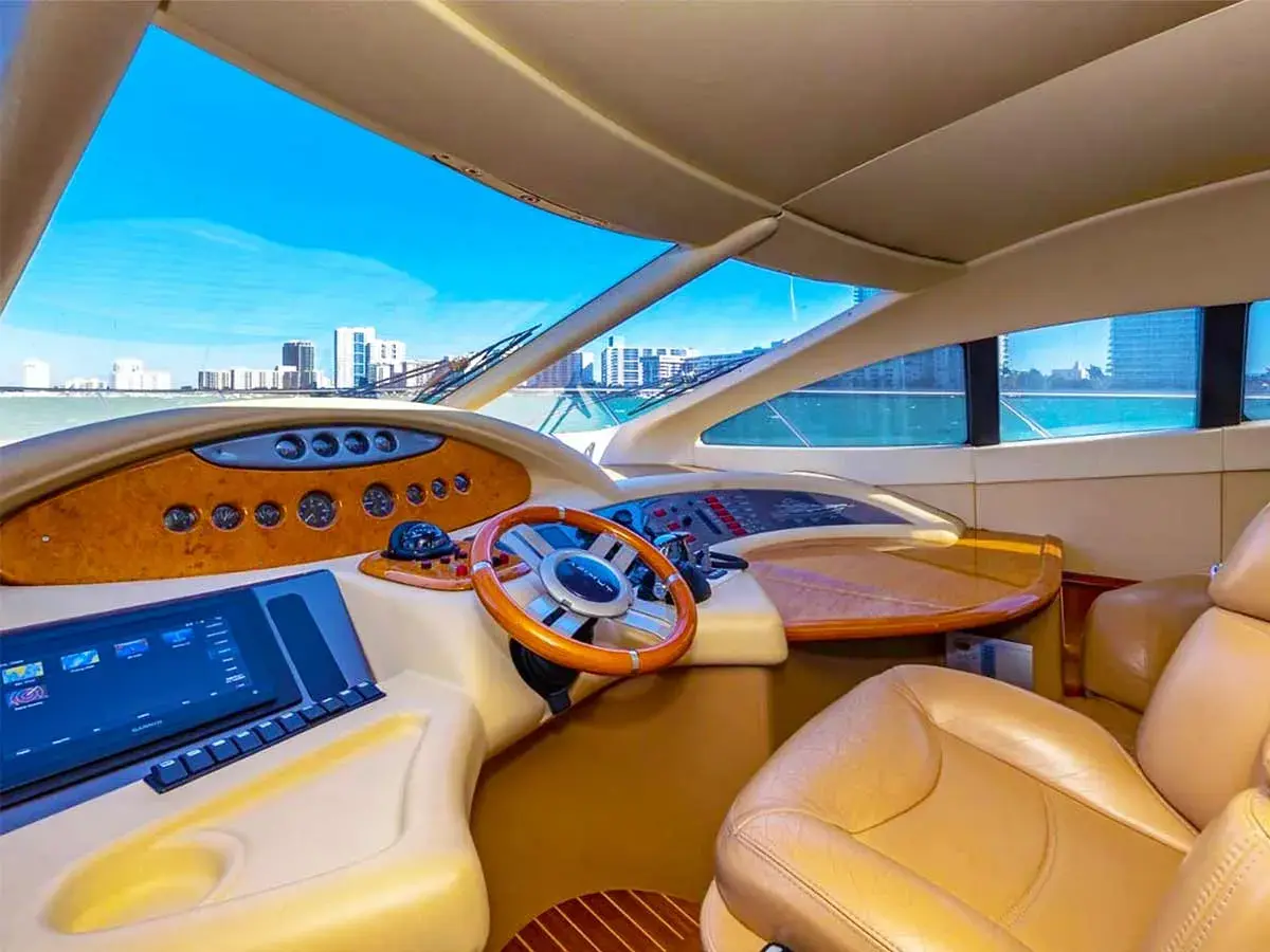 62' Azimut photo 8