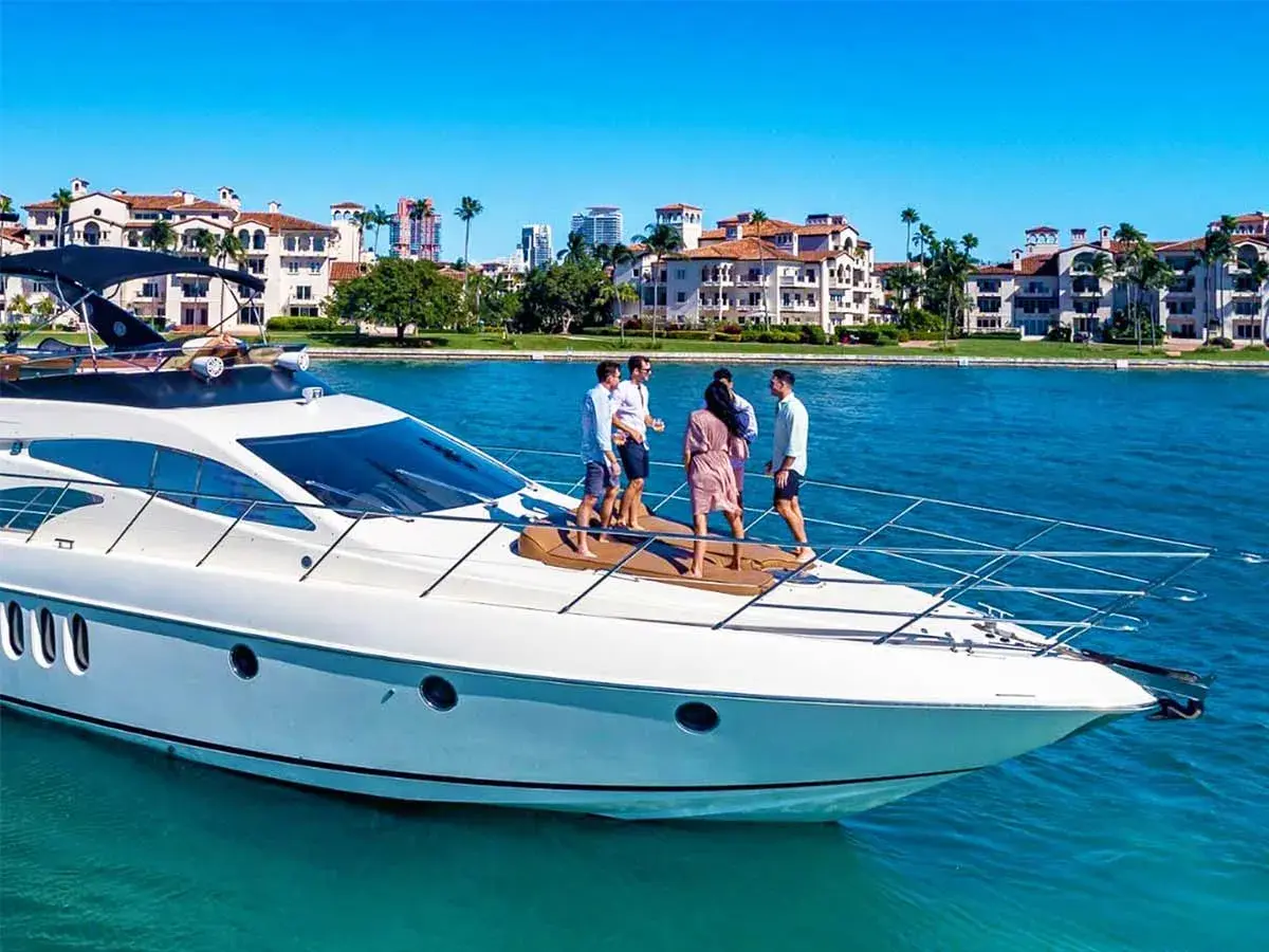 62' Azimut photo 16