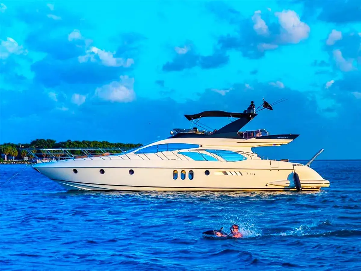 62' Azimut photo 20