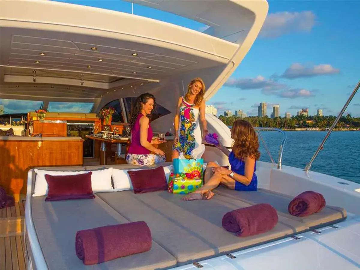 72' Mangusta photo 6