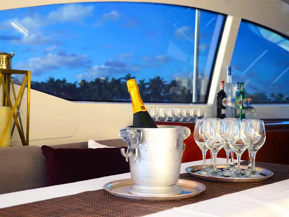 72' Mangusta photo 9