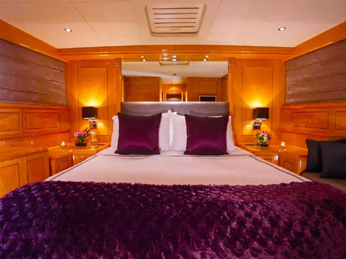 72' Mangusta photo 11