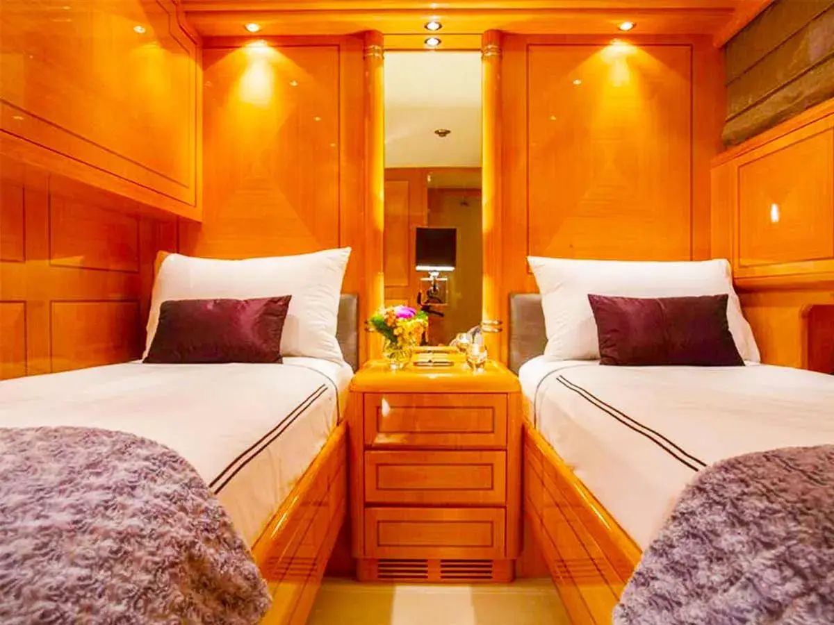 72' Mangusta photo 14