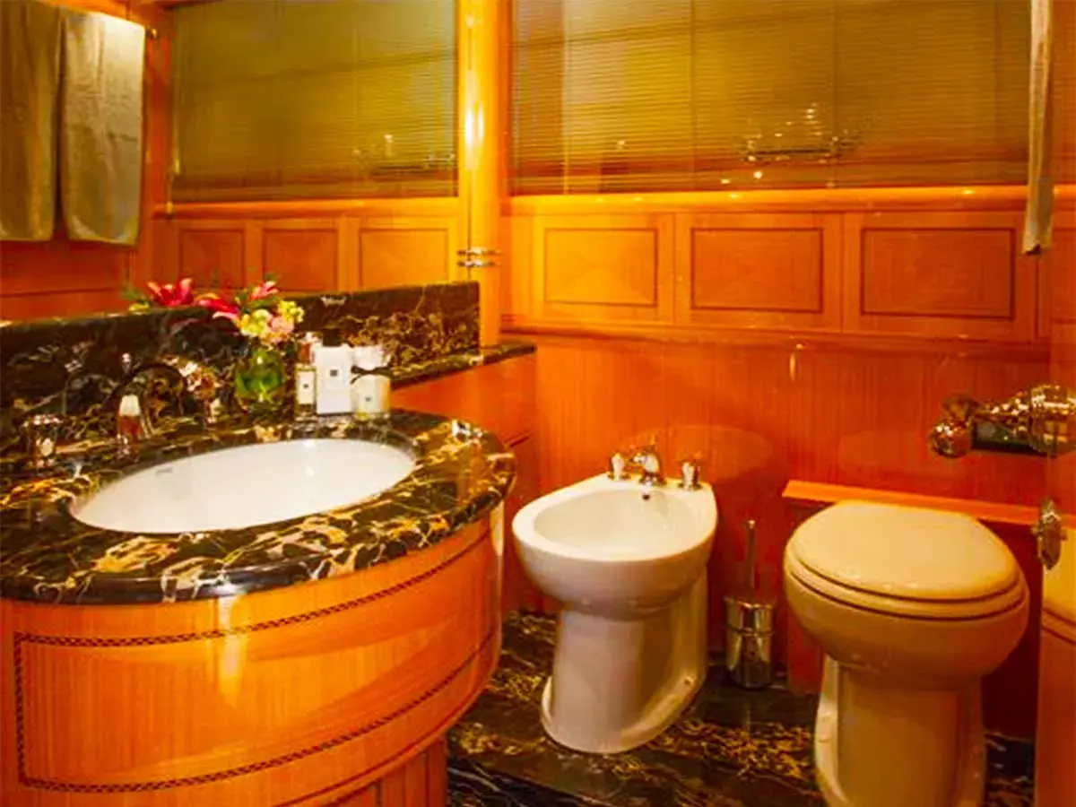 72' Mangusta photo 15